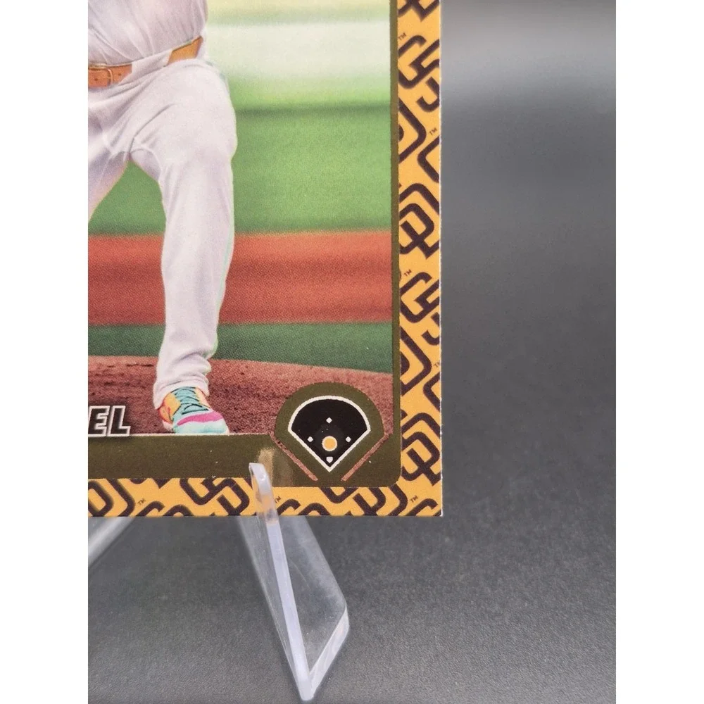 2025 Topps Series 1 Michael King #195 Team Color Border Variation SP Padres